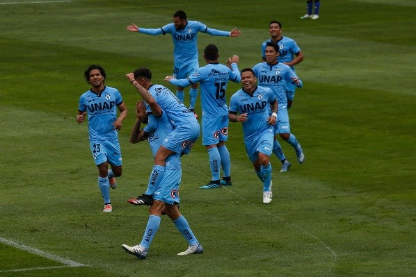 Lucas Aveldaño puso en ventaja a Deportes Iquique ante Huachipato. Foto: Agencia Uno