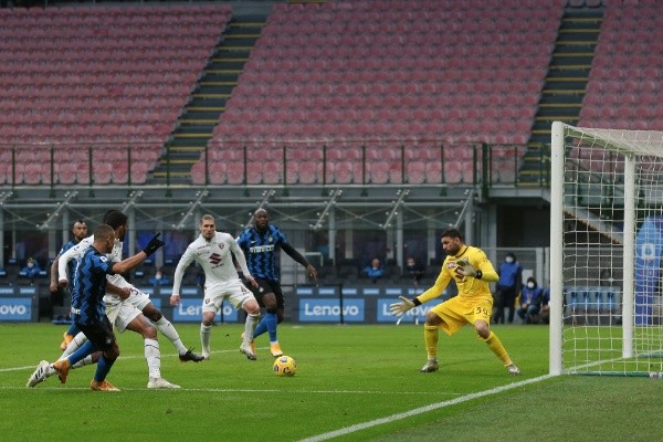 Alexis Sánchez anotó y puso una asistencia para la remontada del Inter de Milán ante Torino. Foto: Getty Images