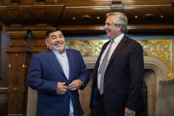 Diego Maradona y Alberto Fernández tenían una cercana amistad. Foto: Twitter