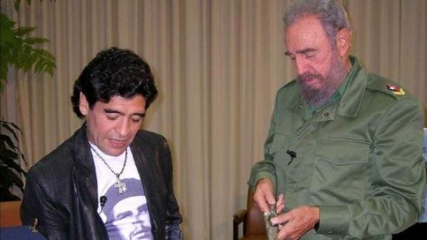 Otra de las reuniones que tuvo Diego Maradona con Fidel Castro, ya en los años 2000.