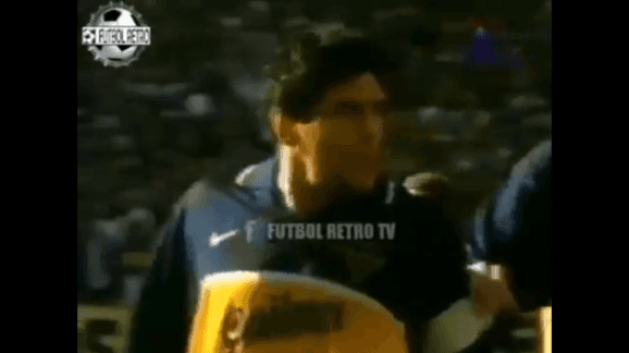 Álvaro Ormeño le regaló una camiseta de Colo Colo a Maradona