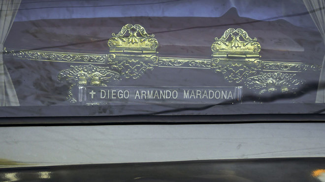 Millones de argentinos lloran la muerte de Maradona.