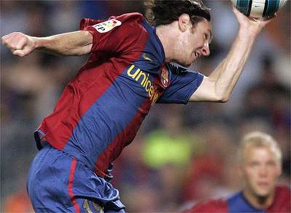Messi y su gol con la mano a ESpanyol.