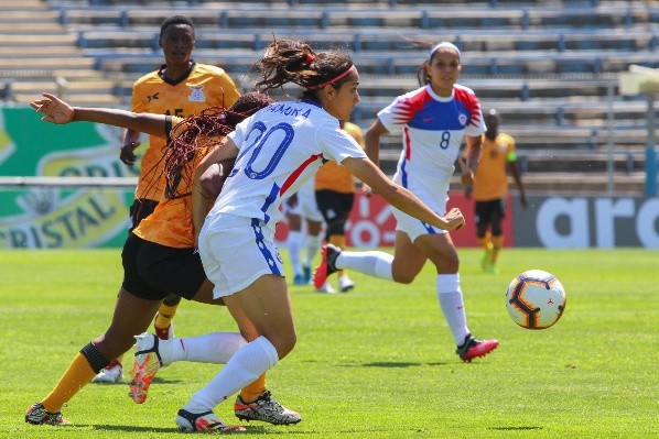 Las selecciones femeninas de Chile y Zambia volverá a jugar este martes el segundo amistoso entre ambas selecciones en la preparación que La Roja Femenina tiene pensando en llegar a los Juego Olímpicos | Foto Agencia UNO