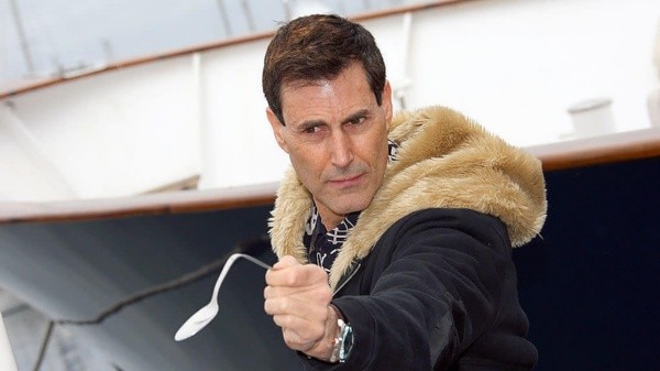 Uri Geller libera a Kadabra