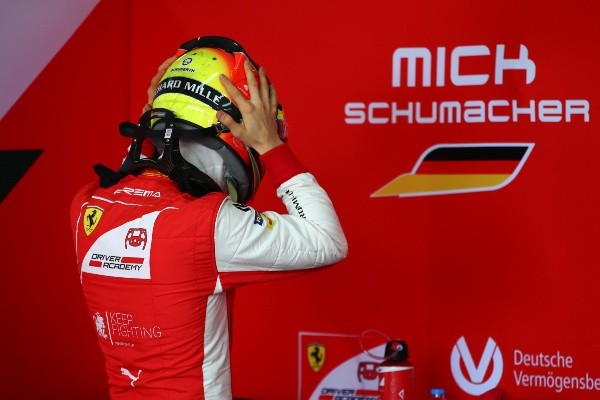 Mick forma parte de la Ferrari Driver Academy.