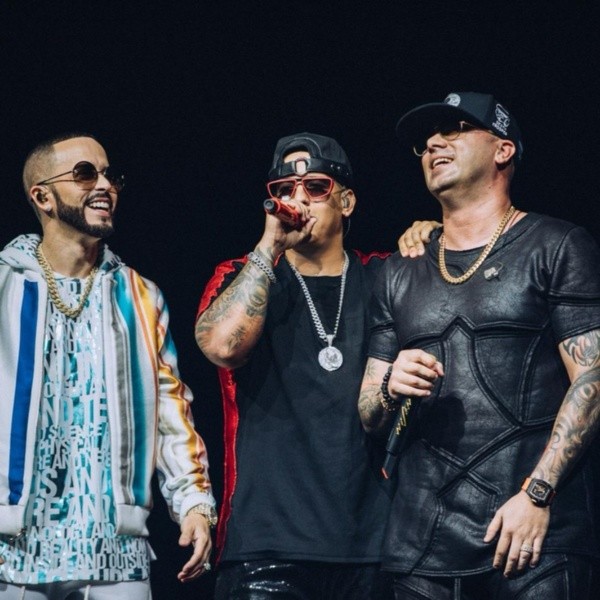 Daddy Yankee junto a Wisin & Yandel en parte del registro que mostrará
