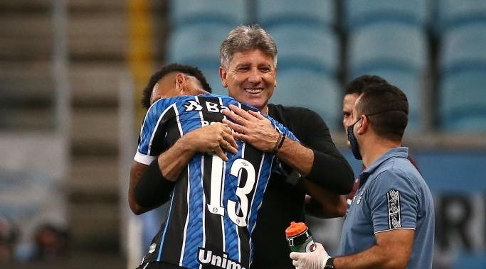 El técnico Renato Gaúcho alabó el primer gol que anotó el fin de semana César Pinares. Ahora piensa en la Libertadores. | Foto: Getty Images