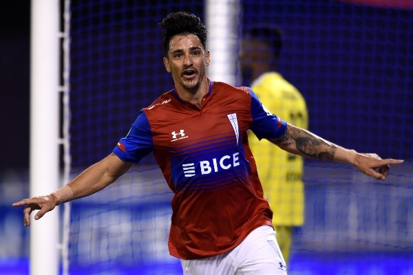 La UC quedó con la primera ventaja en la llave de cuartos de final ante Vélez.