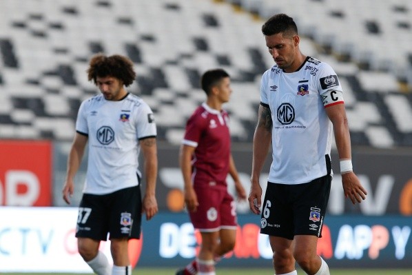 Maximiliano Falcón tuvo una fuerte discusión con Juan Manuel Insaurralde tras el segundo gol de Deportes La Serena. Ahora el Chaco es cuestionado como capitán. Foto: Agencia Uno