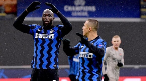 Alexis ingresó a los 75′ y estuvo a punto de hacer un golazo, que finalmente fue evitado con torpeza por Lukaku.