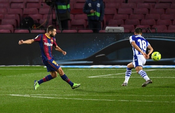 Jordi Alba abrió la remontada del Barcelona ante la Real Sociedad con un golazo. Foto: Getty Images