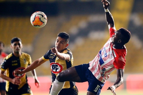 Coquimbo Unido tuvo que aguantar durante 90 minutos los ataques de Junior para asegurar el boleto a semis de Copa Sudamericana. Foto: Conmebol