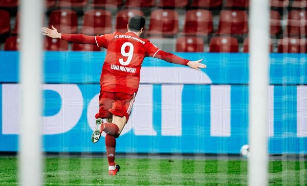 Lewandowski marcó a los 43′ y a los 90+3 en el Bay Arena.
