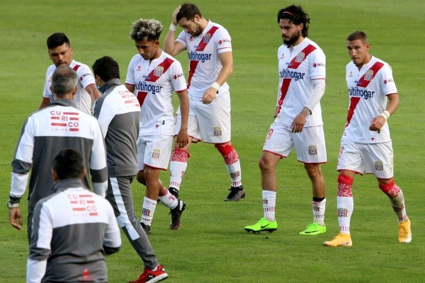 Curicó Unido debió jugar ante Huachipato con ocho casos positivos al interior del club. Foto: Agencia Uno