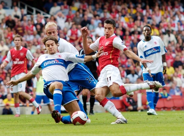 Van Persie fue estrellas del Arsenal hasta que decidió partir al Manchester United. Foto: Getty Images