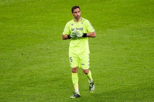 Claudio Bravo a la espera de su recuperación para volver a sumar minutos. (Foto: Getty)