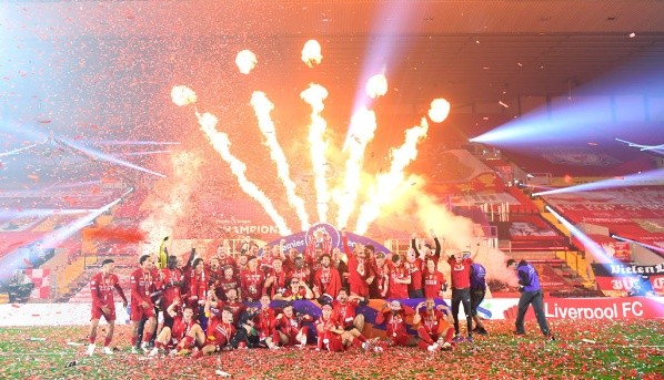 Liverpool levantó el título de Premier League por primera vez en 30 años en su nuevo formato. Foto: Getty Images