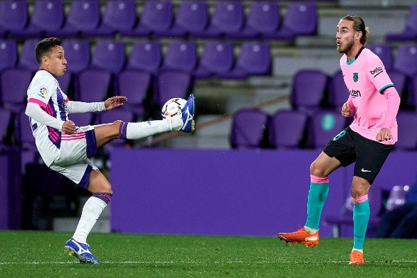 Real Valladolid y Fabián Orellana no pudieron ante un inspirado Barcelona liderado por Lionel Messi. (Foto: Getty)