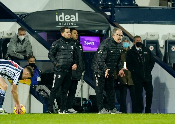 Marcelo Bielsa se juega un partidazo ante uno de los técnicos más reconocidos del mundo. (Foto: Getty)