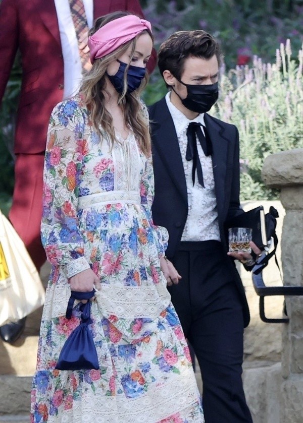 Harry Styles junto a Olivia Wilde en el matrimonio que vivieron el fin de semana recién pasado en California.(2)
