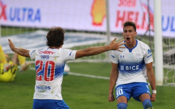 El equipo de San Carlos de Apoquindo sacó a relucir su cantera, que supo venir al rescate para quedarse con los tres puntos y poder suplir las sensibles bajas que tenía Universidad Católica en la antesala de este partido. Foto: Agencia Uno.