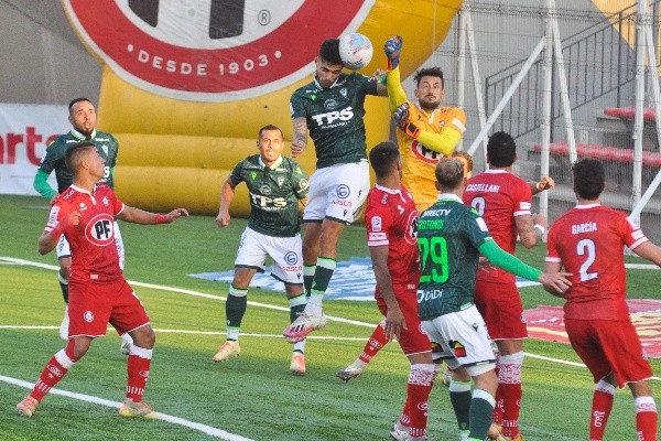 Wanderers viene de caer contra La Calera y este miércoles se mide ante Colo Colo.