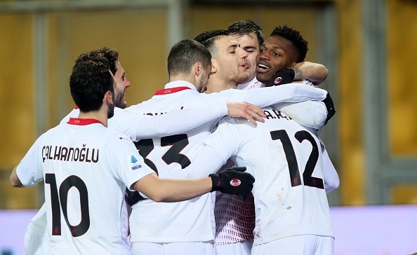 Con el triunfo ante el Benevento, el AC Milan llegó a los 15 partidos sin perder. (Foto: Getty)