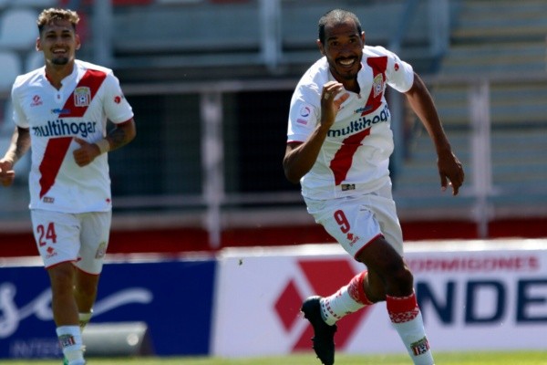 Curicó derrotó a Antofagasta y es candidato fuerte a quedarse con el Chile 4. Foto: Agencia Uno.