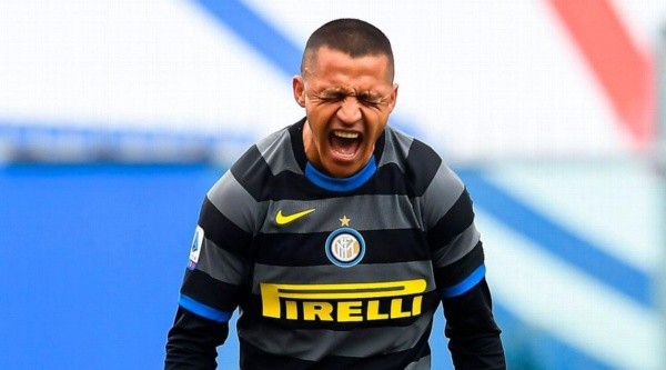 Alexis Sánchez asumió su error ante la Sampdoria, pero disparó con todo y pidió camiseta. Foto: Getty Images