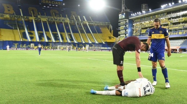 Tobar optó por quedarse con lo que le dijeron sus asistentes y no revisar el VAR. Foto: Santos FC