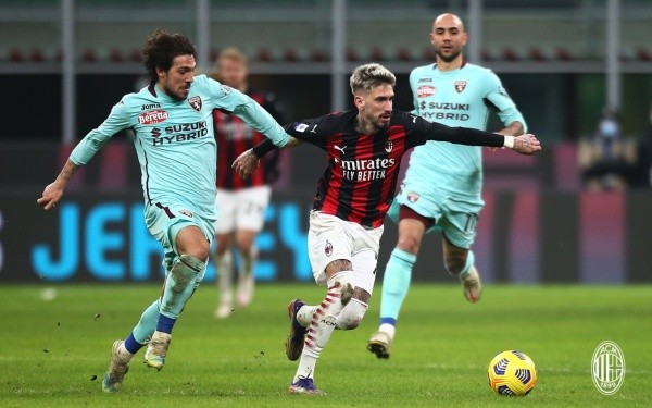 El AC Milan se impuso por 2-0 y sigue firme en la cima de la Serie A. Foto: AC Milan