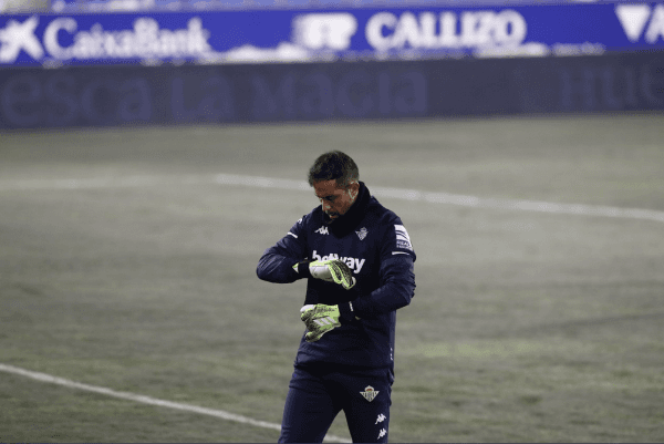 Claudio Bravo fue clave en Huesca - Betis
