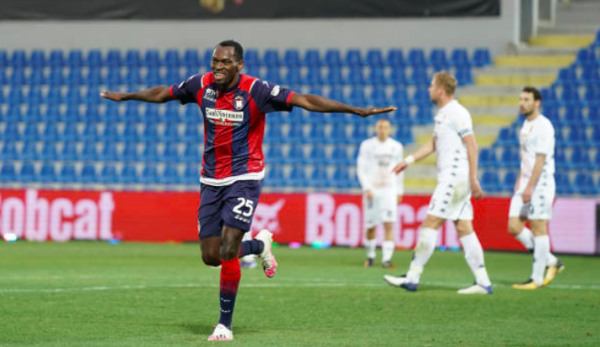 Simy anotó un doblete para la goleada del Crotone ante Benevento. Foto: Getty Images