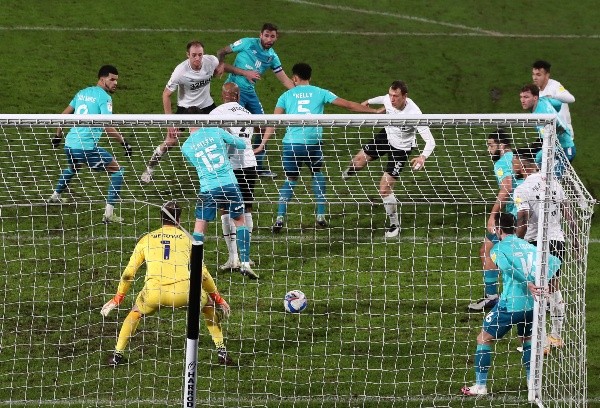 Krystian Bielik anotó el gol del triunfo del Derby County sin un número en su espalda. Foto: Derby County