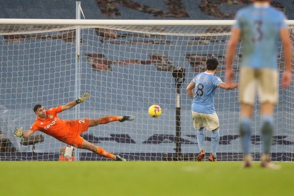 Gundogan anotó desde el punto penal para llevar al Manchester City al liderato de la Premier League. Foto: Getty Images