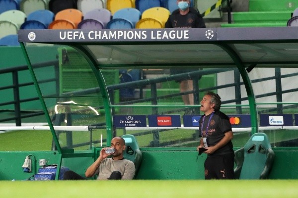 Juanma Lillo en su rol de asistente de Pep Guardiola en el Manchester City. | Foto: Getty Images