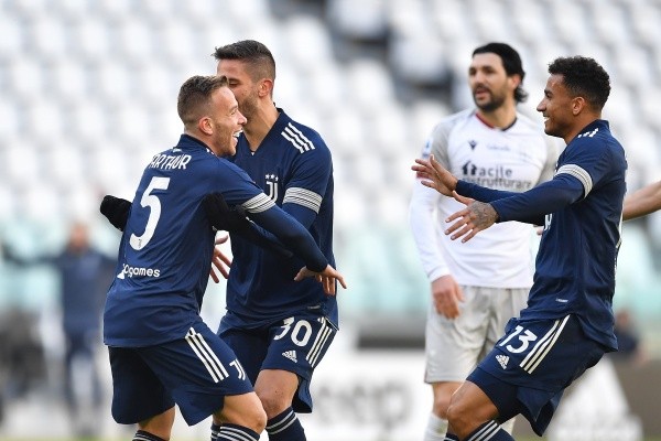 El triunfo de la Juve contra el Bologna por 2-0 le da vida a los de Turín en la misión de defender el título. Con esto quedan a siete puntos del Milan con un partido menos. (Foto: Getty)