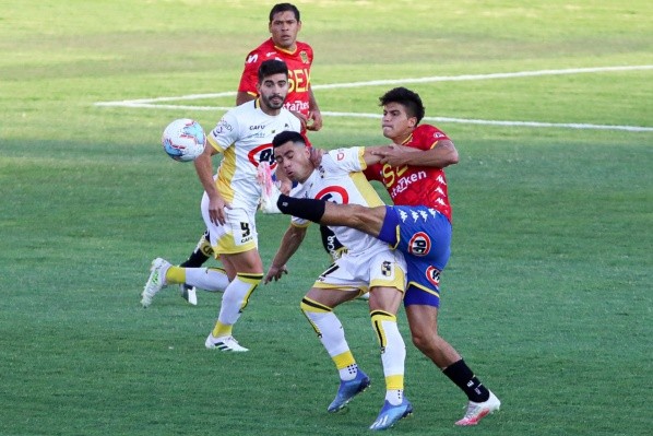 Coquimbo Unido batalló para llevarse los tres puntos ante Unión Española. Foto: Agencia Uno