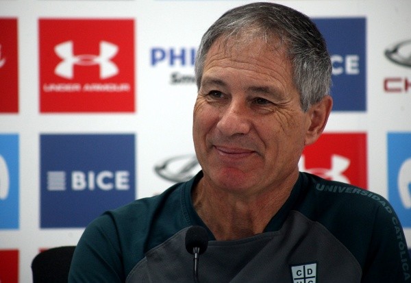 Holan suena como uno de los candidatos para asumir en La Roja.