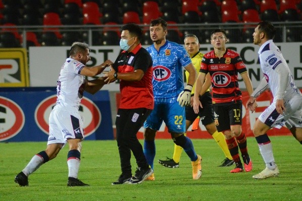 Sepúlveda se libró de la roja que recibió por su pelea con Peric y está listo para la final por el ascenso. Foto: Agencia Uno