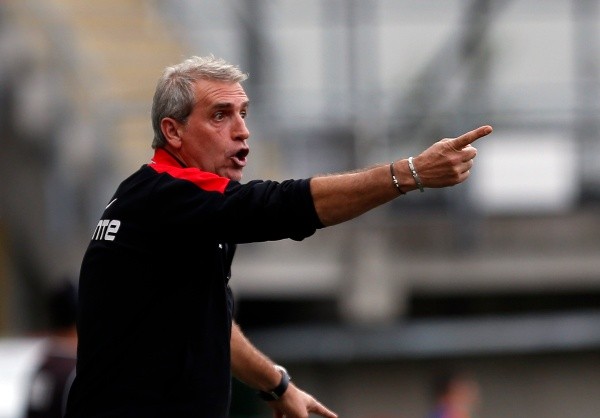 Jorge Pellicer hará su debut como técnico de Unión Española ante la U. Foto: Agencia Uno