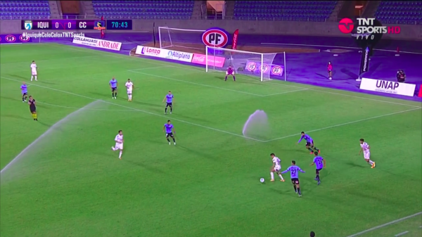 Los regadores salieron en medio del Deportes Iquique vs Colo Colo.