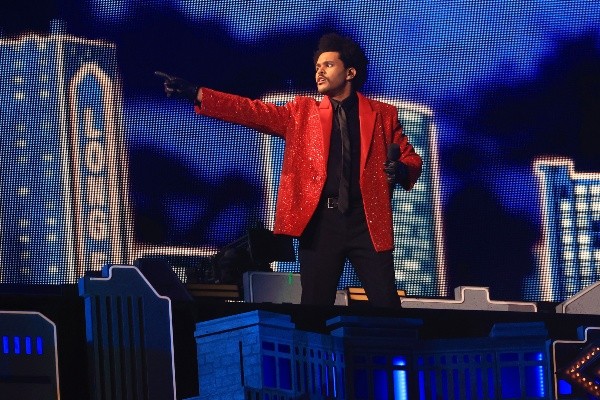 The Weeknd durante su presentación en el Super Bowl. (Foto: Getty Images)