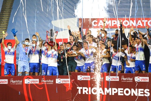 La UC se unión a Magallanes, Colo Colo y la U como los únicos equipos chilenos en ser tricampeones.