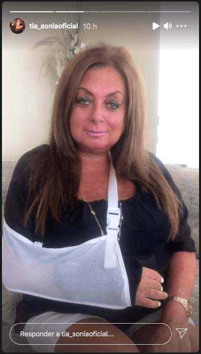 Así se mostró la Tía Sonia en sus historias de Instagram, tras su caída en Maitencillo.