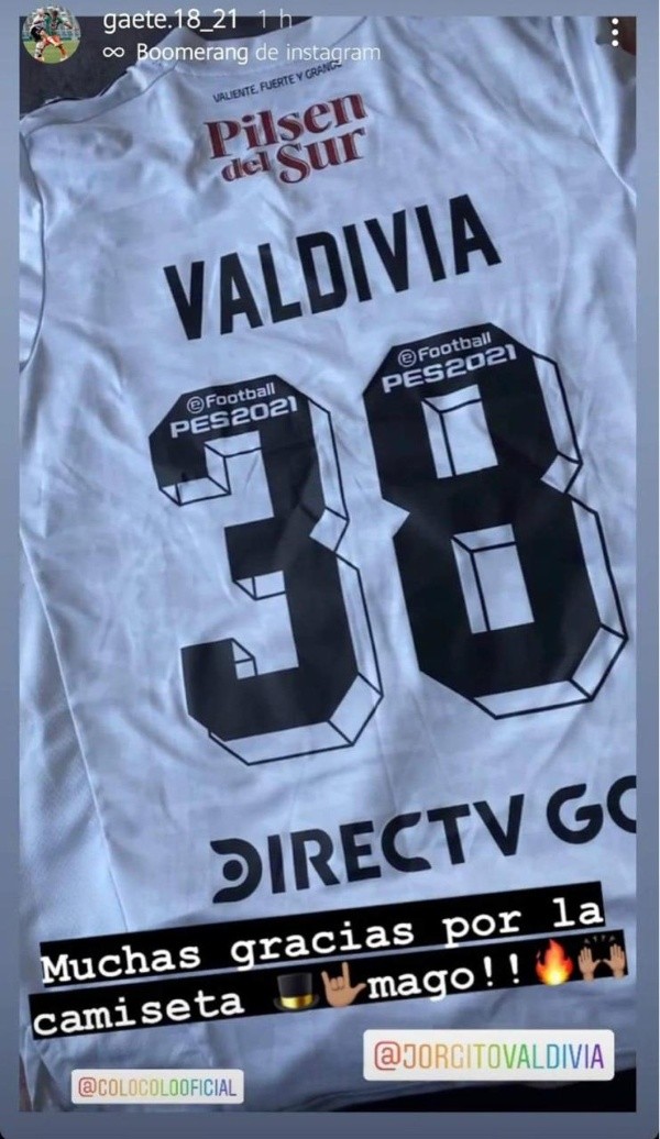Juan Carlos Gaete exhibe camiseta de Jorge Valdivia