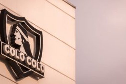 El CSD Colo Colo condenó el presunto ataque y anunció querella contra quienes resulten responsables.