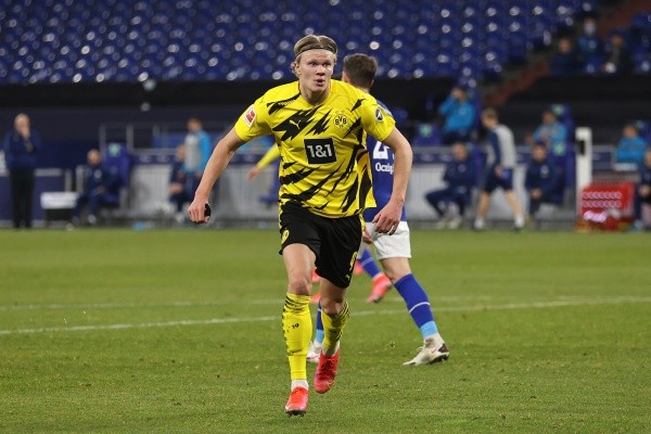 Haaland locura. Con sus dos tantos en el derbi contra el Schalke 04, el delantero noruego llegó a los 43 goles en 43 encuentros con el Borussia Dortmund. (Foto: Getty)
