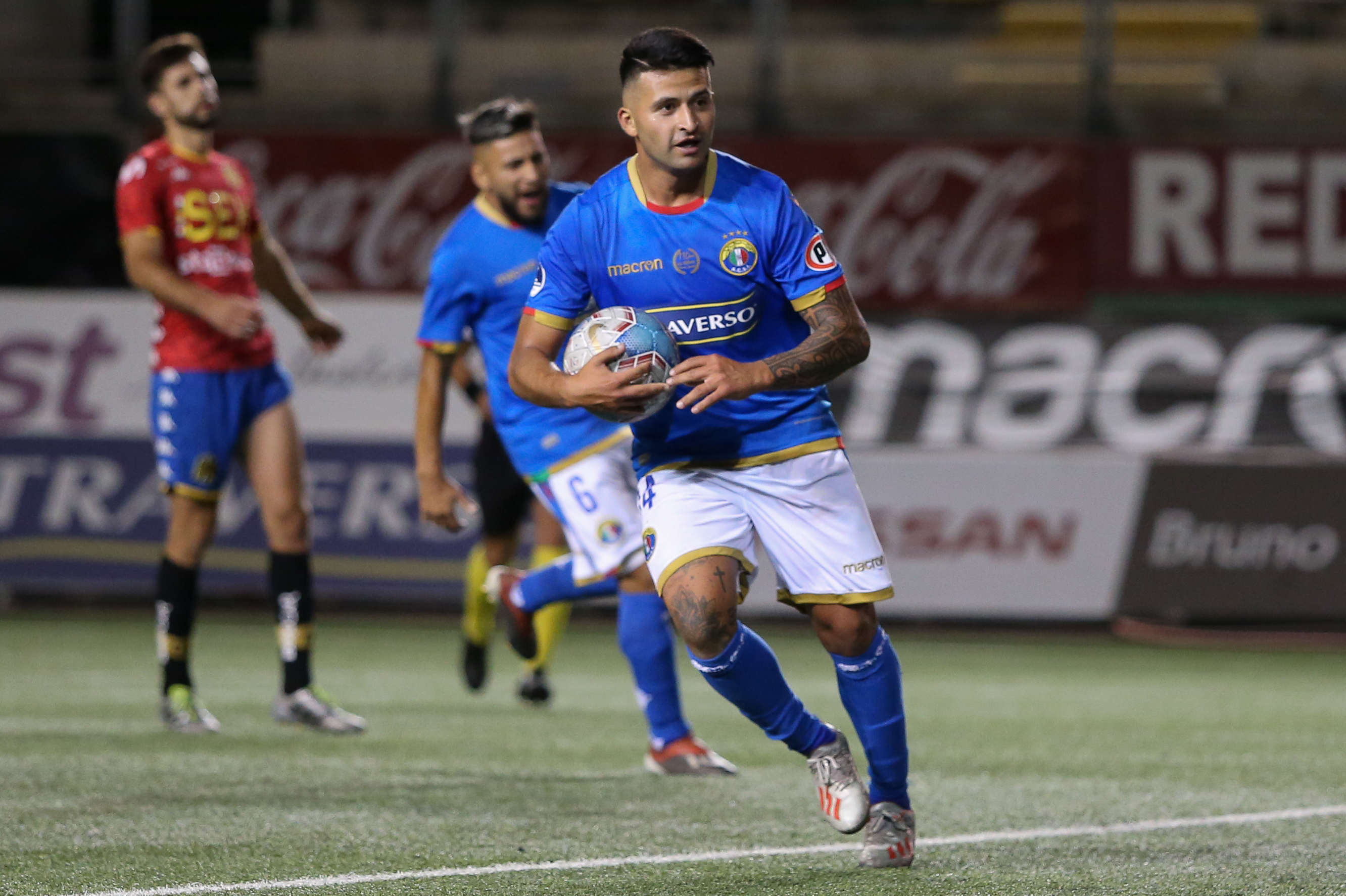 Iván Ledezma deja Audax Italiano para defender a Deportes Antofagasta. Foto: Agencia Uno
